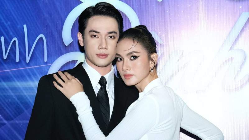 Siêu mẫu Anh Thư gợi cảm "nghẹt thở" bên Á vương Minh Toại