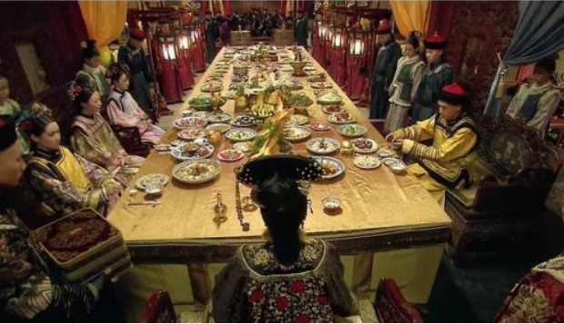 T&#x1EEB; Hi c&#xF3; th&#x1EC3; &#x103;n m&#x1ED9;t m&#xF3;n &#x103;n trong 10 n&#x103;m, sau khi bi&#x1EBF;t nguy&#xEA;n li&#x1EC7;u, b&#xE0; &#x1EA5;y &#x111;&#xE3; ra l&#x1EC7;nh x&#x1EED; ch&#xE9;m &#x111;&#x1EA7;u b&#x1EBF;p, gi&#x1EDD; r&#x1EA5;t nhi&#x1EC1;u ng&#x1B0;&#x1EDD;i th&#xED;ch &#x103;n