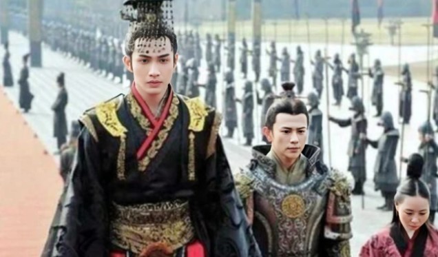 Dài tới 800km, vì sao con đường đất Tần Thủy Hoàng xây dựng sau 2000 năm "không có lấy 1 ngọn cỏ", bí mật được "hé lộ" khiến hậu thế phải ngã mũ khâm phục trí tuệ của người xưa