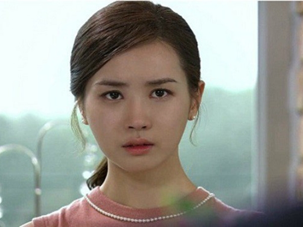 Cô gái trẻ đi khám thai hí hửng gọi video call cho chồng, nhưng nghe thấy giọng nói ấy tôi tái mặt nhận ra sự thật