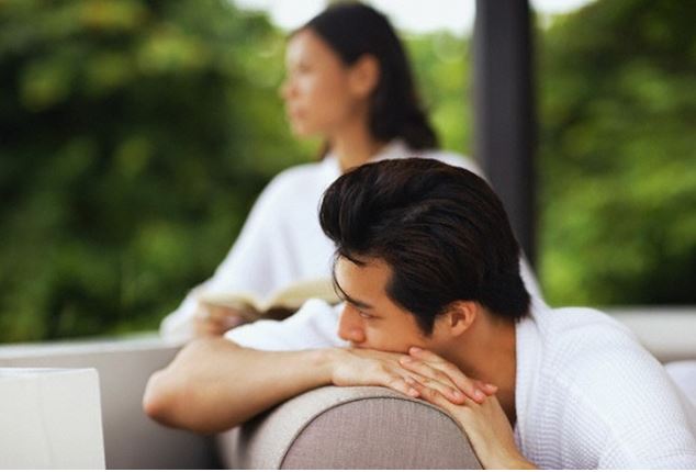 Tôi mất niềm tin khi biết chồng có 'quỹ đen' cho em chồng