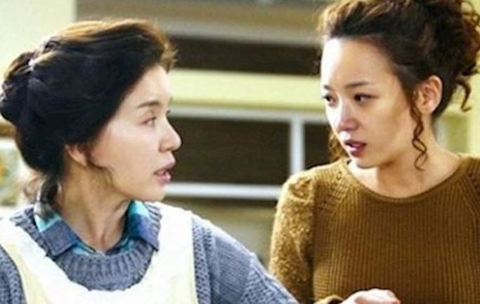 Mua áo hàng hiệu tặng mẹ chồng nhưng báo giá 'hàng chợ', con dâu choáng vì gợi ý của mẹ chồng