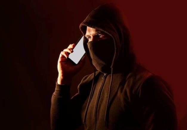 Bóc phốt chiêu trò lừa đảo lấy sạch tiền trong tài khoản chỉ với cuộc điện thoại