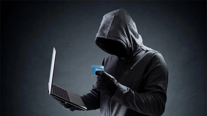 computer-hacker-laptop-credit-card-stealing-data_b180a1e0-f1e3-11e7-9b6a-9c455a15825b_1649817894755