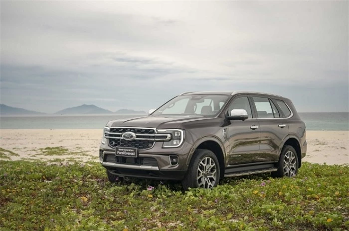 Giá lăn bánh Ford Everest cuối tháng 8/2024 kèm ưu đãi hấp dẫn, hạ gục Santa Fe và Toyota Fortuner ảnh 3