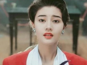 'Hoa hậu đẹp nhất Hồng Kông' Lý Gia Hân thời trẻ điên cuồng đến mức nào khi đánh Thái Thiếu Phân, ép vợ cả của nhân tình phải nhường chồng?