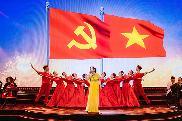 Đà Nẵng: Nhà hát Trưng Vương dàn dựng công phu chương trình nghệ thuật “Tình Đất Nước”