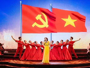Đà Nẵng: Nhà hát Trưng Vương dàn dựng công phu chương trình nghệ thuật “Tình Đất Nước”