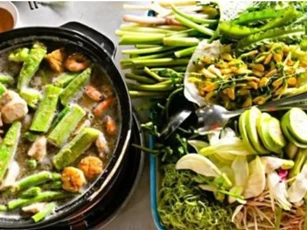 Nó là 1 loài cỏ dại, xưa mọc đầy đồng hái cho lợn ăn, nay là đặc sản, không cần trồng cũng mọc sum suê, dân nhổ bán kiếm 600.000 đồng/ngày