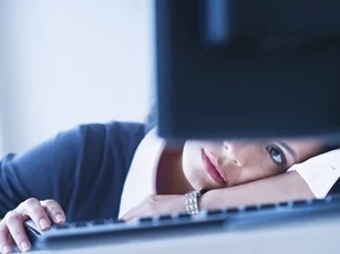 Đầy tháng con gái, vợ phát hiện chồng ngoại tình với người phụ nữ khác, còn lấy tên nhân tình đặt cho con