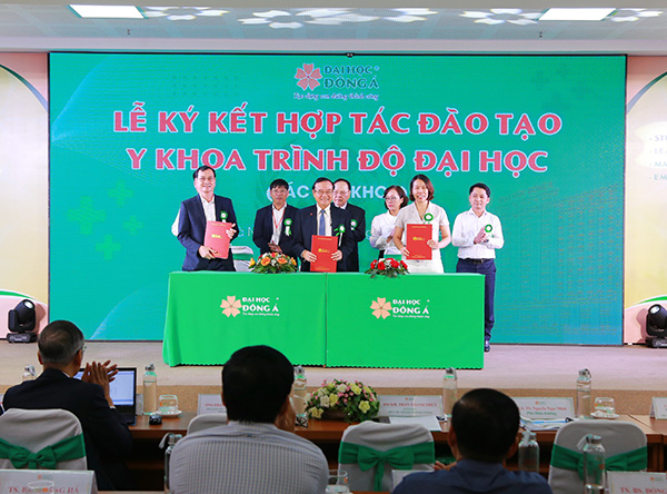 Trường Đại học Đông Á ký kết hợp tác đào tạo bác sĩ y khoa