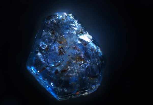 Băng trong lửa: Nguồn gốc "địa ngục" của loại đá quý nổi tiếng