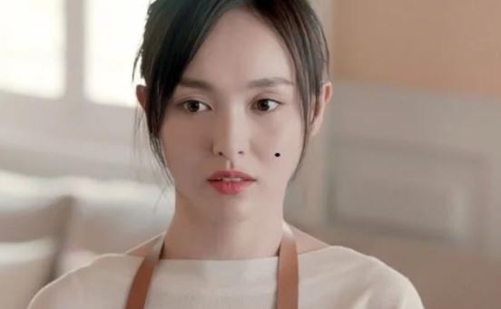 Ch&#x1ED3;ng h&#x1EE9;ng l&#xEA;n m&#x1EDD;i b&#x1ED1; m&#x1EB9; v&#x1EE3; &#x111;i du l&#x1ECB;ch, &#x111;&#x1EBF;n ng&#xE0;y s&#x1EAF;p &#x111;i l&#x1EA1;i &#x27;v&#x1EE1; l&#x1EDF;&#x27; s&#x1EF1; th&#x1EAD;t khi&#x1EBF;n c&#x1EA3; nh&#xE0; cho&#xE1;ng v&#xE1;ng