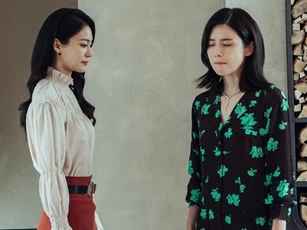 Bắt quả tang chồng ôm bồ nhí đi ăn, tôi không thèm đánh ghen mà chỉ nói 1 câu khiến tình địch ức nghẹn