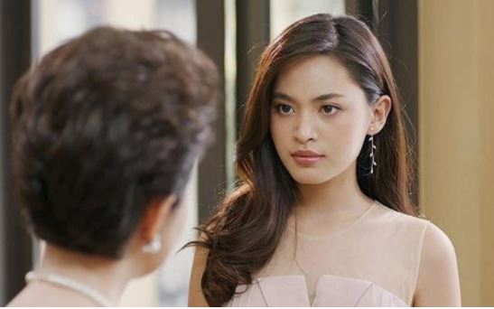 Tôi ra ngõ mua bột canh rồi về nhà thì bàng hoàng trước cảnh mẹ chồng ôm bàn chân toé máu, luôn miệng đay nghiến con dâu