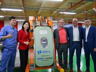 Cửa thoát hiểm trên cánh máy bay Airbus A321neo được sản xuất tại Hà Nội