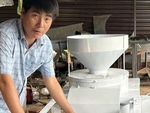 Sáng chế mới: Nông dân làm máy tách vỏ quả sachi năng suất 600 kg mỗi giờ
