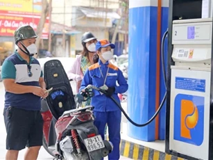 Xăng dầu tiếp đà giảm giá