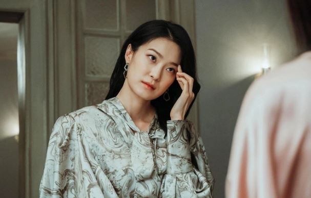 M&#x1EB9; ch&#x1ED3;ng thi&#xEA;n v&#x1ECB; ch&#xE1;u ngo&#x1EA1;i gh&#xE9;t ch&#xE1;u n&#x1ED9;i, bu&#xF4;ng c&#xE2;u chua ch&#xE1;t gi&#x1EEF;a ti&#x1EC7;c &#x111;&#x1EA7;y th&#xE1;ng khi&#x1EBF;n t&#xF4;i &#xF4;m con b&#x1ECF; &#x111;i