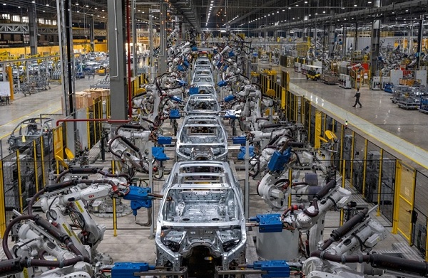 Hành trình 'xanh hóa' ngành ô tô gặp không ít thách thức