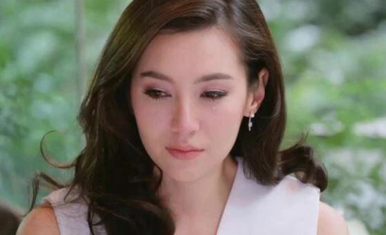 Tôi không ngờ sát ngày cưới chồng cũ lại tìm gặp rồi anh ta nhét vào tay 2 thứ khiến tôi không khỏi bàng hoàng