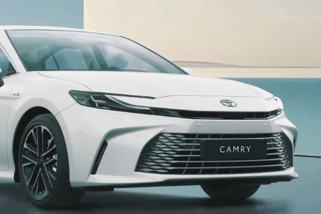 Toyota Camry 2025 cập bến Đông Nam Á: Chỉ có phiên bản hybrid, 'ăn xăng' 5,1 lít/100 km