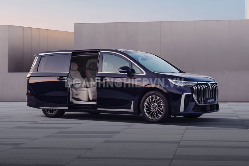 ‘Chuyên cơ mặt đất’ công suất 571 mã lực, tiết kiệm xăng hơn xe máy, giá hơn 1,1 tỷ đồng, so kè cùng Toyota Alphard