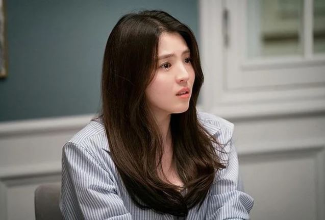 Chồng vốn không biết gì về mỹ phẩm bỗng mua túi lớn túi bé tặng vợ, tôi kiểm tra lịch sử chuyển tiền thì sốc nặng