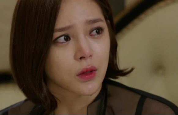 Đến nhà mẹ chồng, tôi thấy em dâu lạnh lùng bước ra, đằng sau là cảnh tượng ngổn ngang bẽ bàng