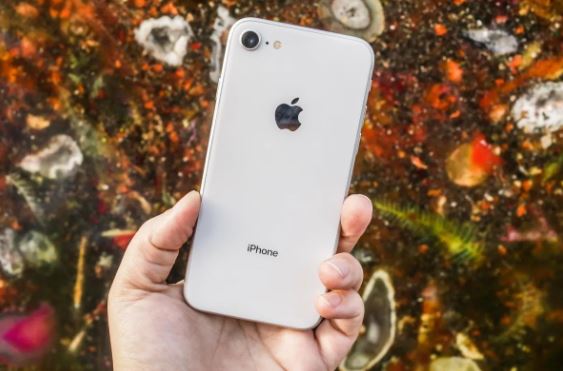 Tiểu mỹ nữ iPhone một thời 2024 rẻ như bèo, thiết kế là tuyệt tác 2022 Apple vẫn chưa thể bỏ