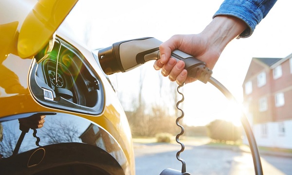 Cần hiện thức hóa các giải pháp phát triển xe “xanh”