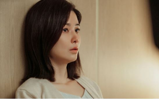 Mẹ chồng lấy quần áo sui gia làm giẻ lau, tôi vừa đẻ xong đã trầm cảm vì 2 bà đánh nhau ầm ĩ trước mặt con cái