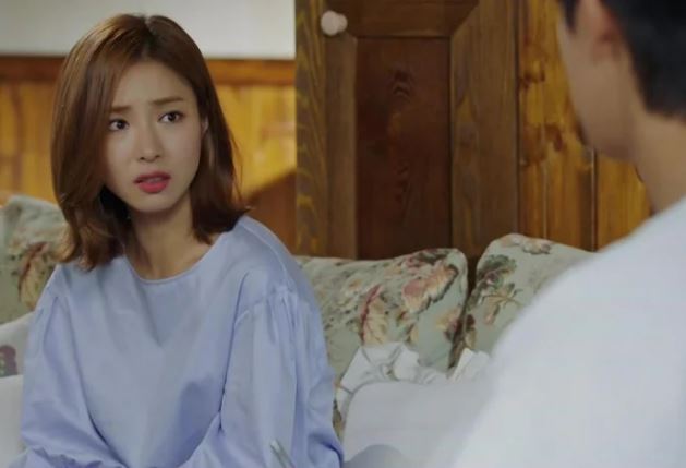 Vừa mở hộp quà ra chồng đã vội giật lại, thứ bên trong khiến anh lập tức bị đuổi khỏi nhà