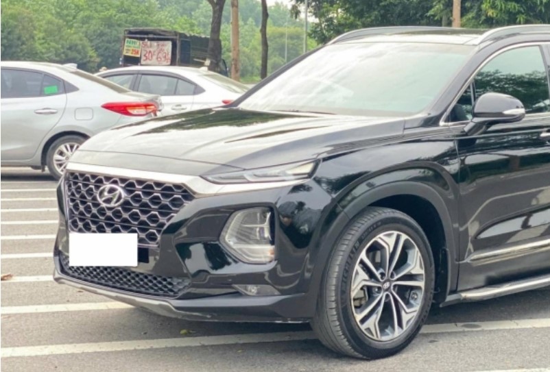 Lăn bánh 5 năm, Hyundai Santa Fe được chủ nhân rao bán lại với giá không ngờ