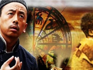 Thầy tướng số sử dụng chiêu 'thao túng tâm lý' này để biết tính cách, quá khứ, công việc, gia đình của người lần đầu gặp