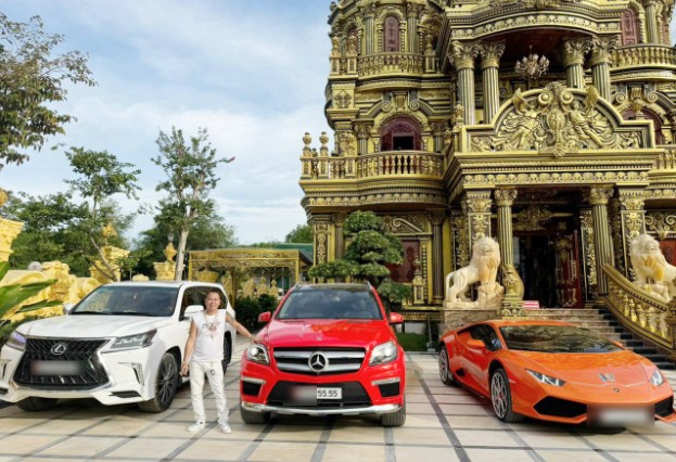 “Đại gia đồng nát” Nghệ An chi tiền tỷ mua Mercedes biển tứ quý cho vợ đi loanh quanh, về chơi nhà ngoại