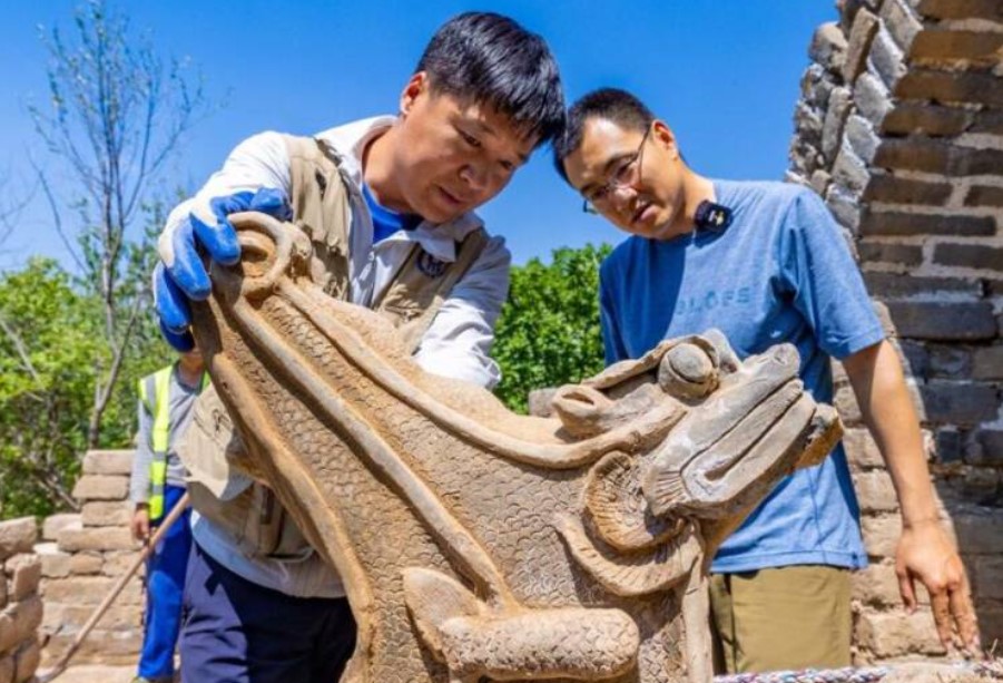 Trùng tu Vạn Lý Trường Thành, đào được loạt cổ vật quý hiếm