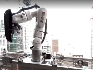 Mỹ phát triển hệ thống robot lau kính nhà cao tầng đầu tiên trên thế giới