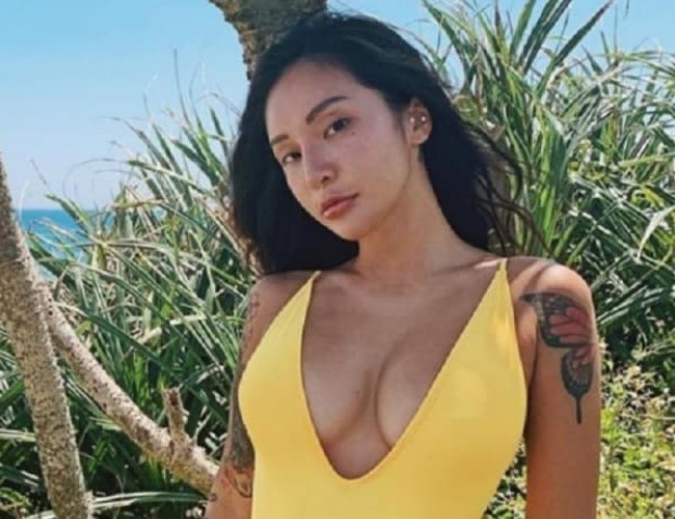 Nữ diễn viên Cbiz gây sốc khi tiết lộ quá khứ bị chính bố mẹ 'tống' vào tù, lúc mới 17 tuổi bị 'yêu râu xanh' hãm hại