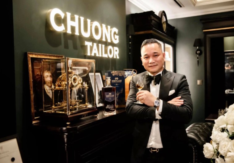 Đại gia phố cổ sở hữu đàn thú cưng đắt đỏ giá 10 tỷ đồng: Nuôi trong lồng tiền tỷ, bay trong phòng điều hòa, có người chăm sóc riêng