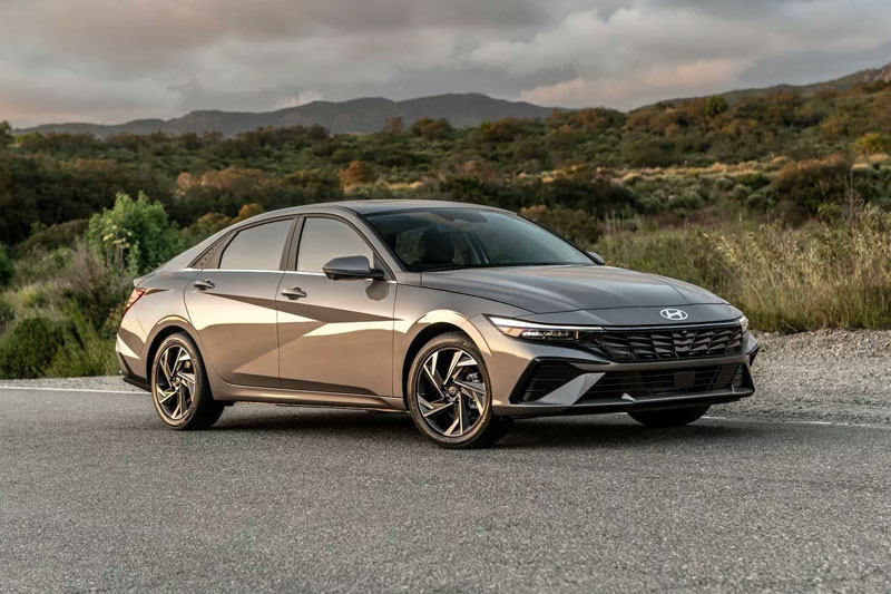 Hyundai Elantra 2025 chốt giá hơn 500 triệu đồng, ‘đe nẹt’ Kia K3