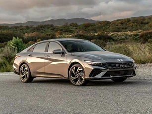 Hyundai Elantra 2025 chốt giá hơn 500 triệu đồng, ‘đe nẹt’ Kia K3