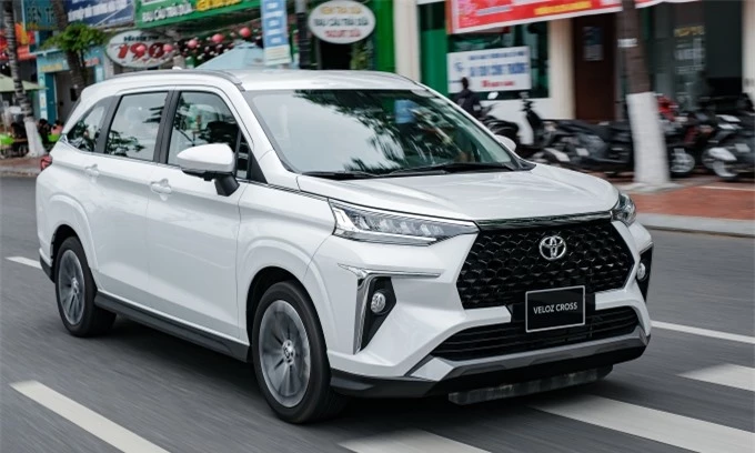 Giá lăn bánh Toyota Veloz Cross cuối tháng 8/2024 ‘rẻ như rau’, dồn Mitsubishi Xpander vào thế khó ảnh 1