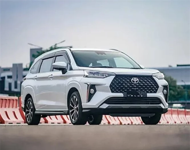 Giá lăn bánh Toyota Veloz Cross cuối tháng 8/2024 ‘rẻ như rau’, dồn Mitsubishi Xpander vào thế khó ảnh 4