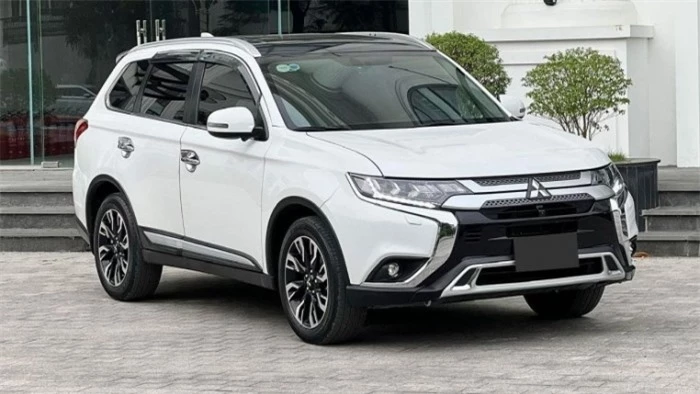 Giá xe Mitsubishi Outlander lăn bánh cuối tháng 8/2024: Ngập tràn ưu đãi, quyết ‘gạt giò’ Mazda CX-5 ảnh 1