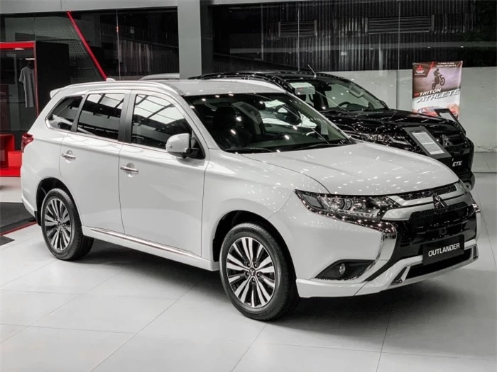 Giá xe Mitsubishi Outlander lăn bánh cuối tháng 8/2024: Ngập tràn ưu đãi, quyết ‘gạt giò’ Mazda CX-5 ảnh 2