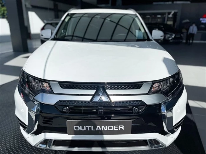 Giá xe Mitsubishi Outlander lăn bánh cuối tháng 8/2024: Ngập tràn ưu đãi, quyết ‘gạt giò’ Mazda CX-5 ảnh 3