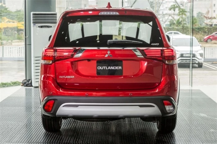 Giá xe Mitsubishi Outlander lăn bánh cuối tháng 8/2024: Ngập tràn ưu đãi, quyết ‘gạt giò’ Mazda CX-5 ảnh 5