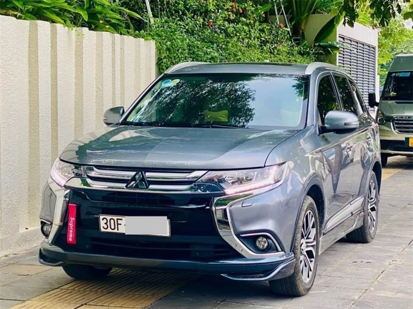 Ngỡ ngàng với giá rao bán của Mitsubishi Outlander 2018 sau 6 năm lăn bánh 520934