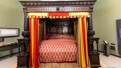 'Chiếc giường Vĩ đại' nổi tiếng đến độ được Shakespeare nhắc đến của Anh. Ảnh: BBC.com 'Chiếc giường Vĩ đại' nổi tiếng đến độ được Shakespeare nhắc đến của Anh. Ảnh: BBC.com